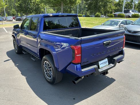 Used 2025 Toyota Tacoma TRD Sport AWD/4WD image 8