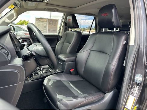 Used 2018 Toyota 4Runner TRD Off-Road Premium AWD/4WD image 7