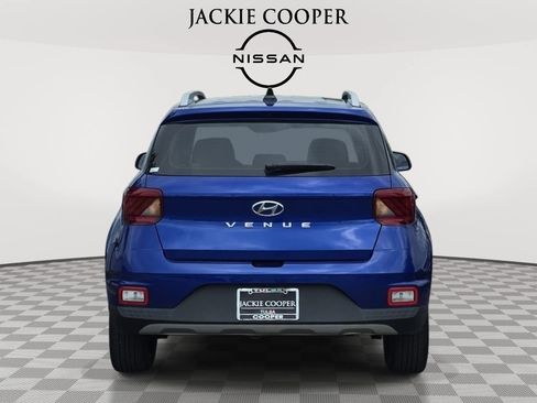 Used 2022 Hyundai Venue Limited w/ Cargo Package FWD image 6
