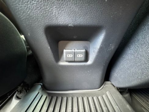 Used 2025 Toyota RAV4 XLE AWD/4WD image 31