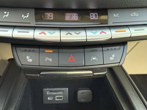 Used 2022 Cadillac XT4 Premium Luxury image 7