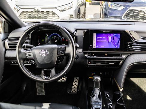 Used 2025 Toyota Camry SE image 21