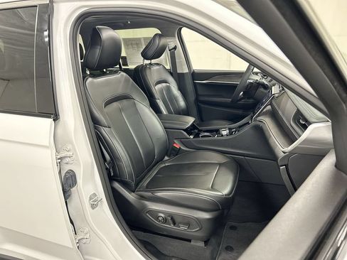 Used 2023 Jeep Grand Cherokee Limited AWD/4WD image 24