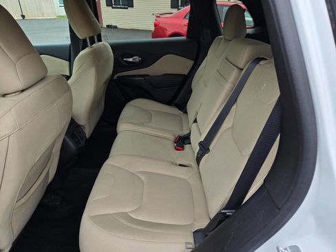 Used 2015 Jeep Cherokee Latitude w/ Cold Weather Group AWD/4WD image 25