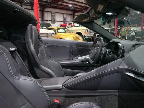 Used 2022 Chevrolet Corvette Stingray Coupe w/ 1LT RWD image 36