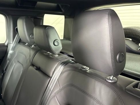 New 2026 Land Rover Defender 110 X-Dynamic SE image 24