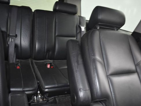 Used 2010 Chevrolet Suburban LTZ image 32