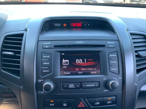 Used 2013 Kia Sorento LX w/ Convenience Pkg FWD image 19