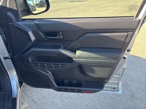 Used 2025 Toyota Tacoma SR image 17