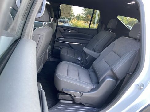 Used 2024 Chevrolet Traverse LT FWD image 16