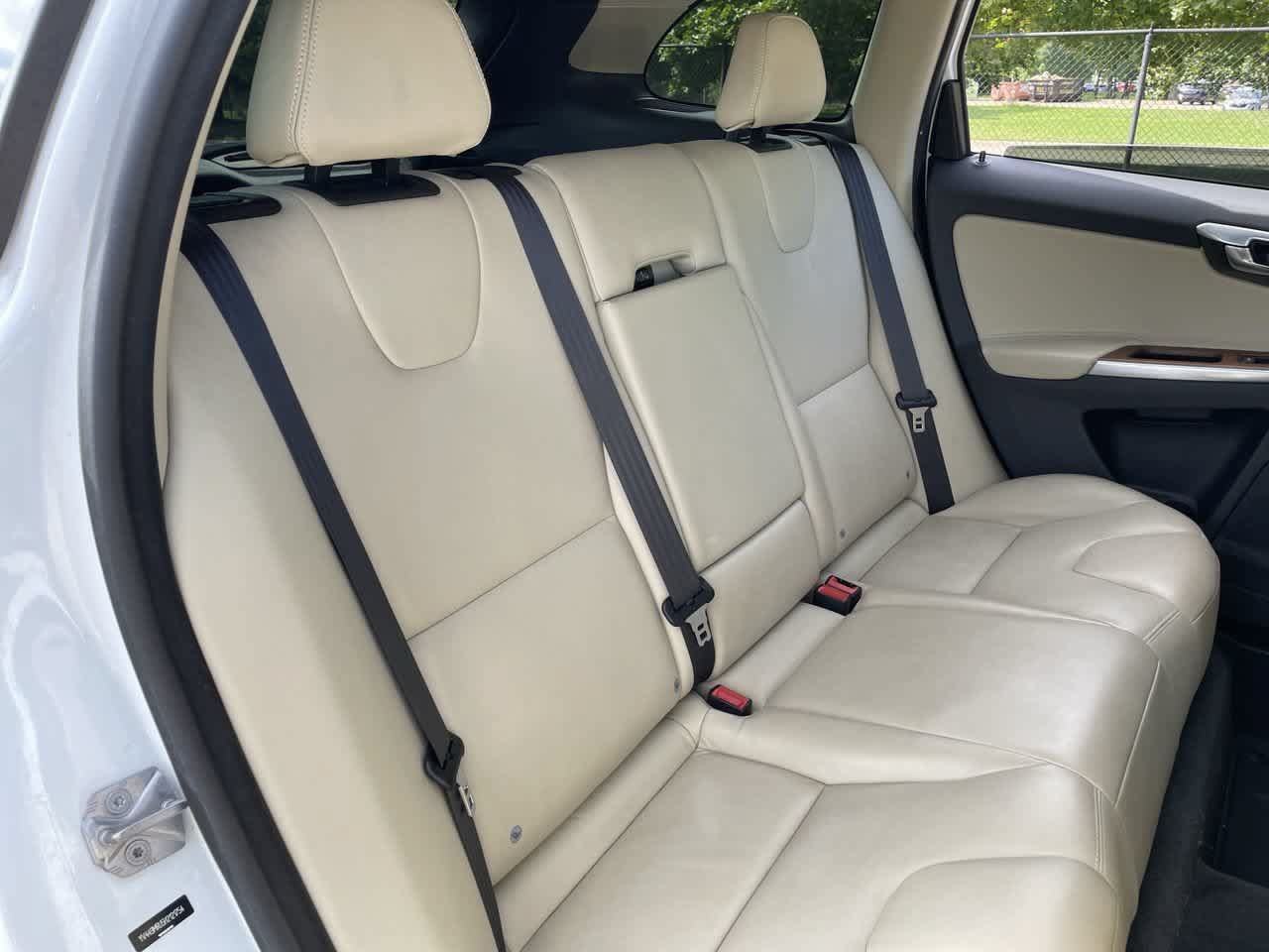 Used 2017 Volvo XC60 T6 Inscription w/ Climate Package AWD/4WD image 15