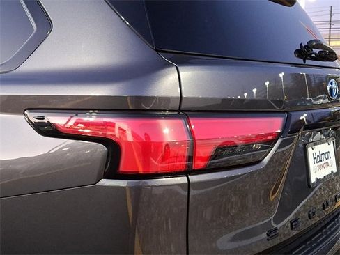 Certified 2023 Toyota Sequoia Platinum image 15
