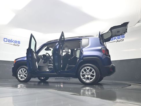 Used 2019 Jeep Renegade Latitude w/ Cold Weather Group FWD image 59