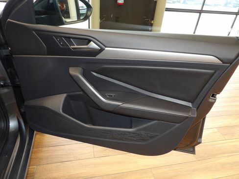 Used 2023 Volkswagen Jetta Sport image 12