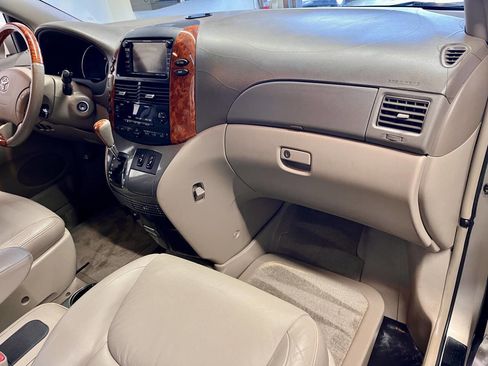 Used 2006 Toyota Sienna XLE Limited image 21