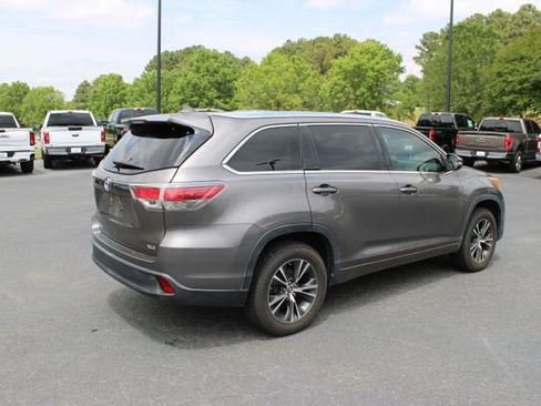 Used 2016 Toyota Highlander XLE FWD image 16