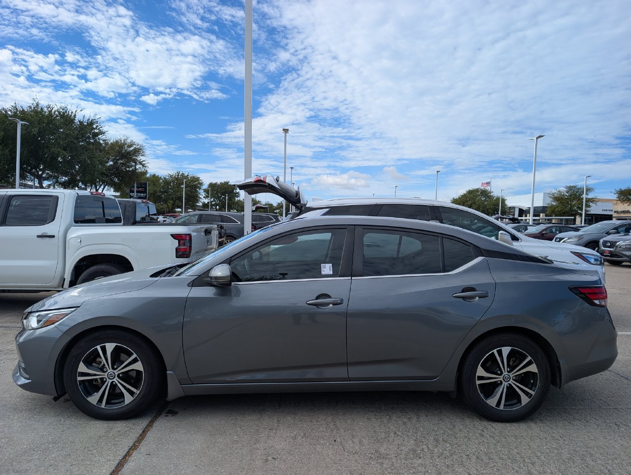Used 2020 Nissan Sentra SV FWD image 3