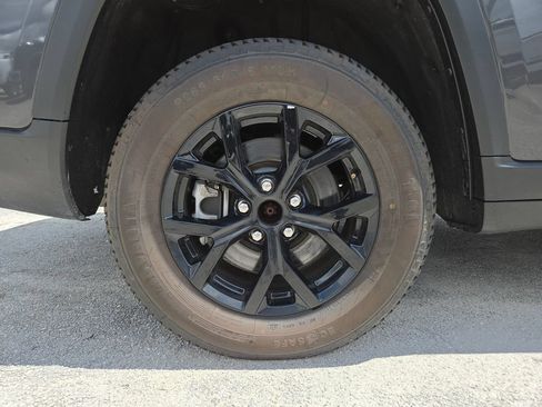 Used 2024 Jeep Grand Cherokee L Laredo AWD/4WD image 22