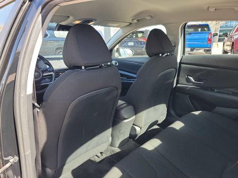 Used 2023 Hyundai Elantra SEL w/ Convenience Package image 12