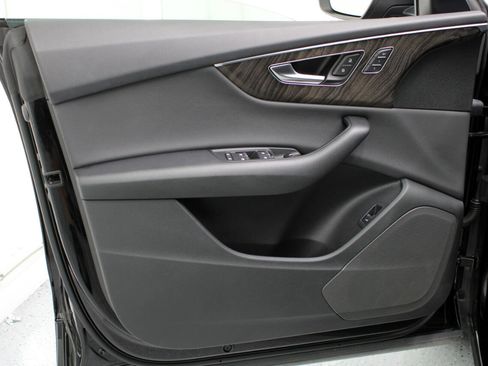 Used 2019 Audi Q8 Premium w/ Convenience Package image 36