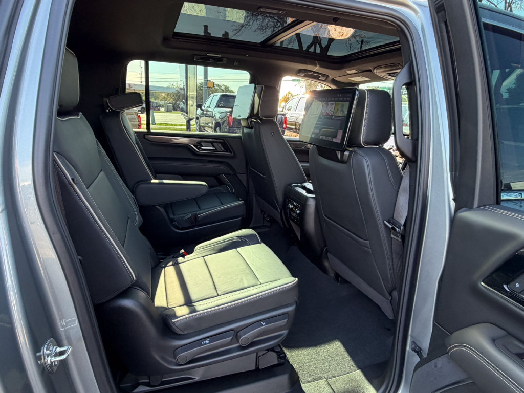 Certified 2026 GMC Yukon XL Elevation w/ Elevation Premium Package AWD/4WD image 16