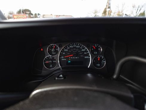 Used 2022 Chevrolet Express 2500 w/ Driver Convenience Package image 19