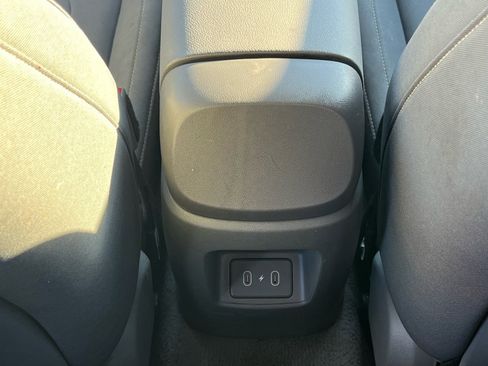 Certified 2025 Hyundai Elantra Sport image 18