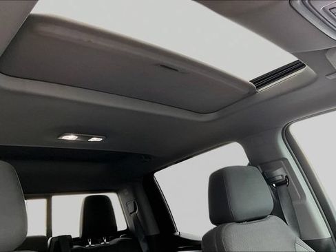 Used 2022 Chevrolet Silverado 1500 LT Trail Boss w/ Convenience Package II AWD/4WD image 17
