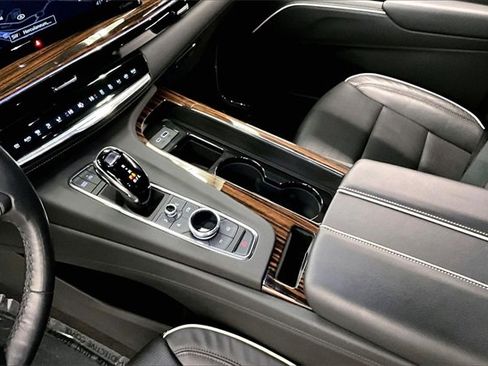 Used 2023 Cadillac Escalade Premium Luxury image 13