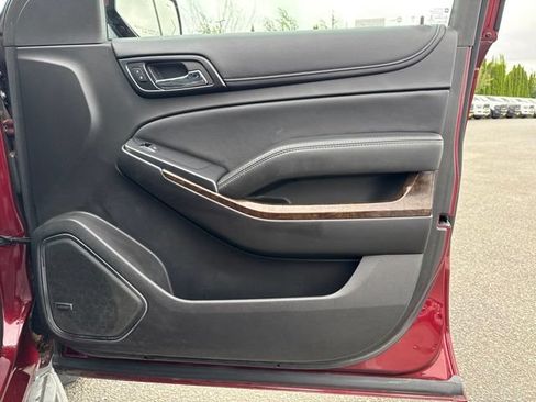 Used 2016 Chevrolet Suburban LT w/ Luxury Package AWD/4WD image 11