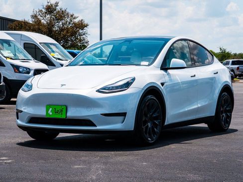 Used 2023 Tesla Model Y AWD image 6