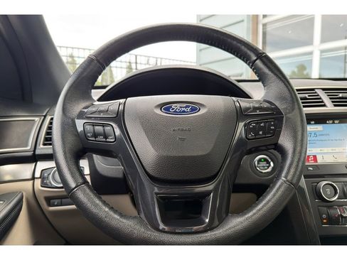 Used 2018 Ford Explorer XLT w/ Equipment Group 202A AWD/4WD image 27