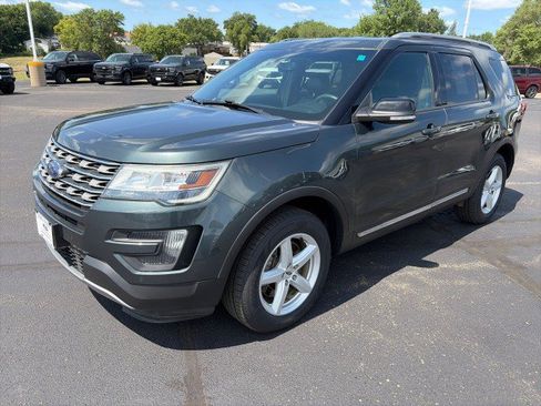 Used 2016 Ford Explorer XLT w/ Equipment Group 202A AWD/4WD image 1