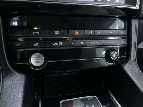 Used 2019 Jaguar F-PACE Prestige image 25