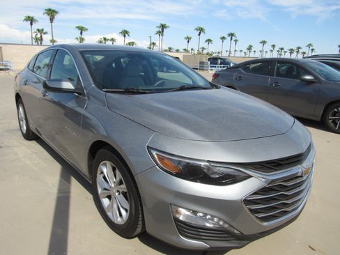 Used 2024 Chevrolet Malibu LT FWD image 2