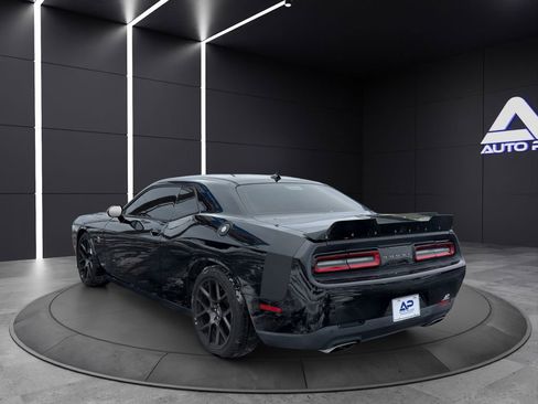 Used 2017 Dodge Challenger R/T Scat Pack w/ Leather Interior Group image 4