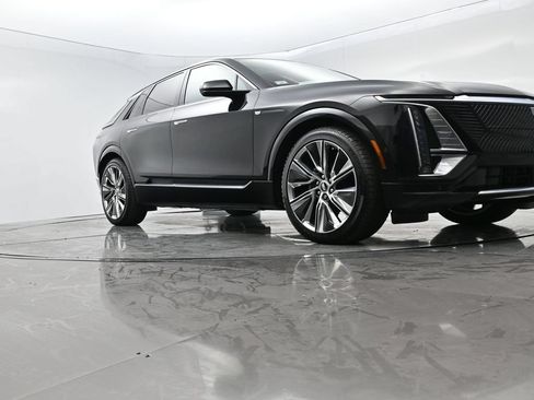 Used 2026 Cadillac Lyriq Signature Luxury w/ Nappa Leather Package AWD/4WD image 48