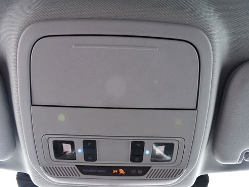 Used 2022 Ford Explorer XLT w/ Equipment Group 202A image 34