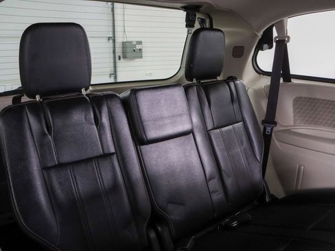Used 2014 Chrysler Town & Country Touring image 30