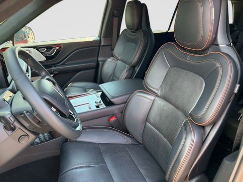 Used 2025 Lincoln Aviator Black Label AWD/4WD image 22