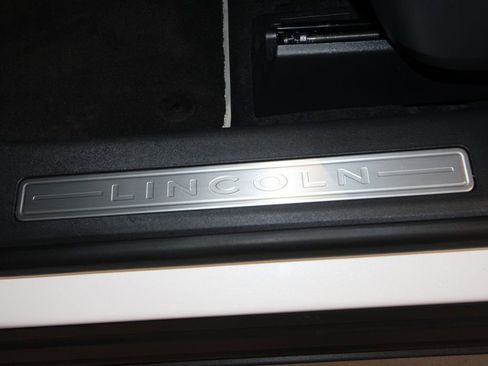 Used 2025 Lincoln Nautilus Premier w/ Equipment Group 102A AWD/4WD image 7