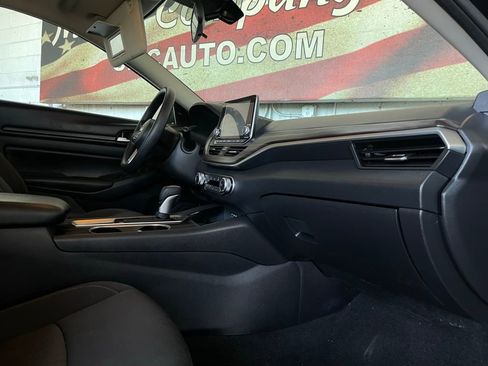 Used 2024 Nissan Altima 2.5 SV image 18