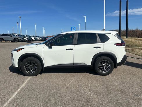 Used 2023 Nissan Rogue S image 6