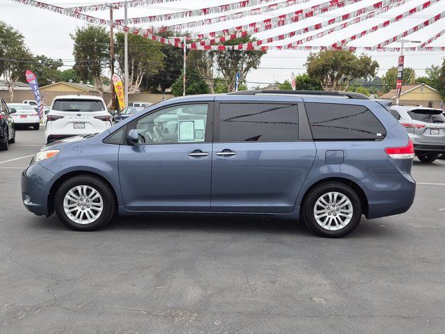 Used 2014 Toyota Sienna XLE FWD image 12