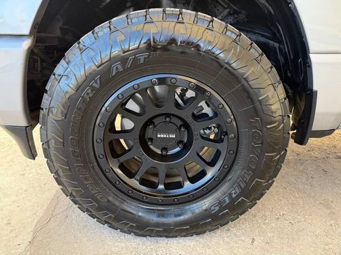 Used 2024 RAM 1500 Laramie AWD/4WD image 11