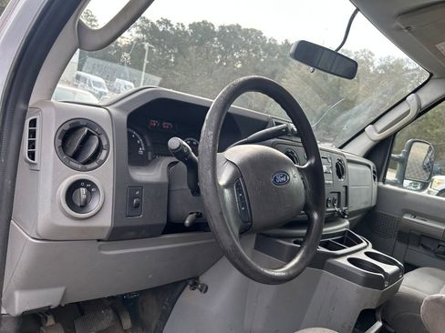 Used 2019 Ford E-350 and Econoline 350 Super Duty w/ Power Windows & Locks Group image 9