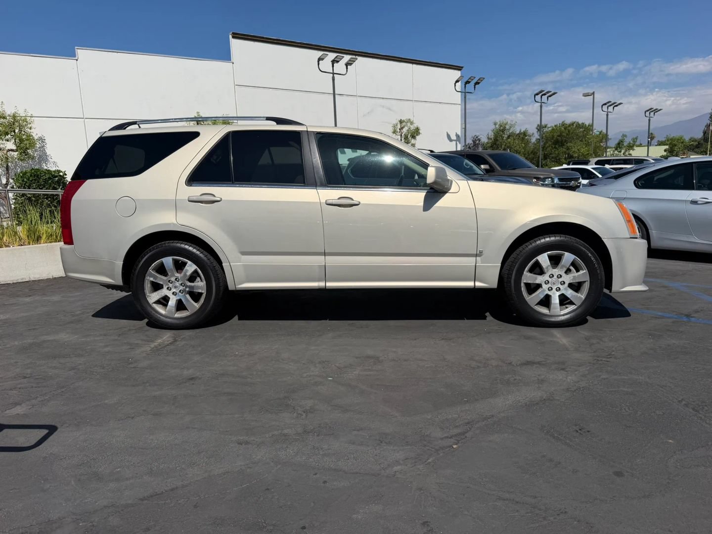 Used 2008 Cadillac SRX 2WD V8 w/ Utility Package image 4