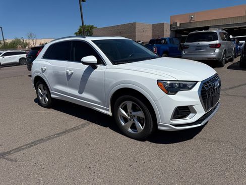 Used 2019 Audi Q3 2.0T Premium AWD/4WD image 3