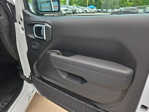 New 2025 Jeep Gladiator Sport image 63