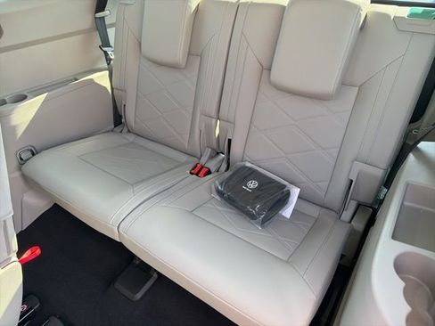 New 2026 Volkswagen Atlas SE image 7